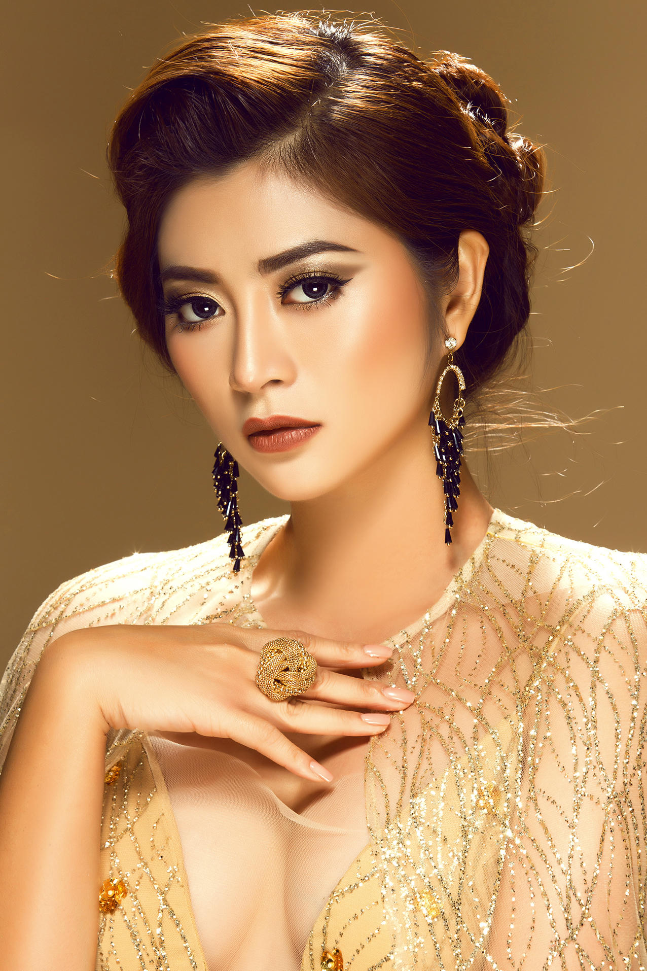 Diễn viên Thanh Trúc: 'Yêu hết mình nhưng chia tay cũng vượt qua rất nhanh'