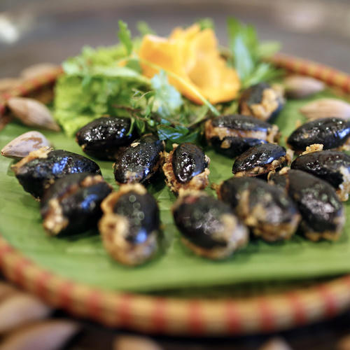 Kết quả hình ảnh cho trám đen nhồi thịt