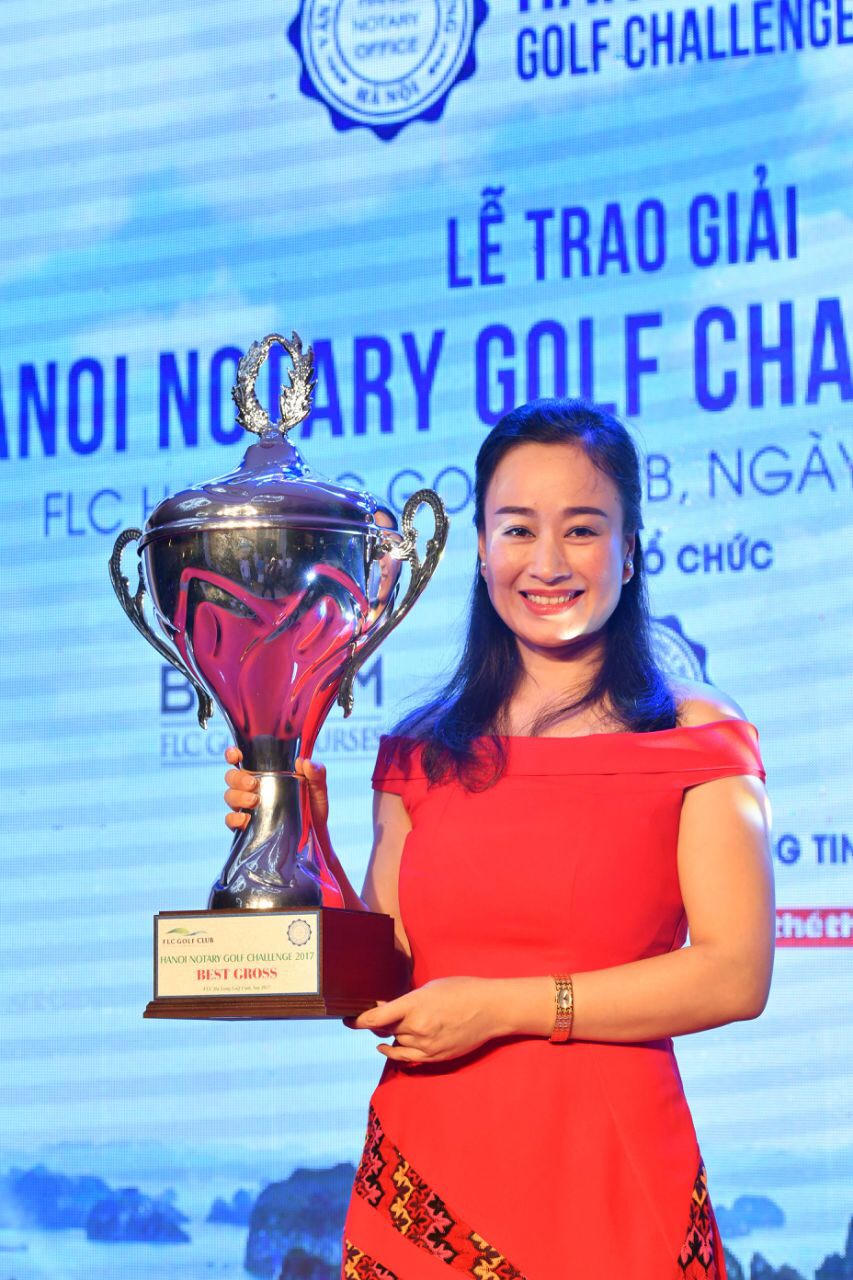 Nữ gôn thủ vô địch giải HANOI NOTARY GOLF CHALLENGE 2017
