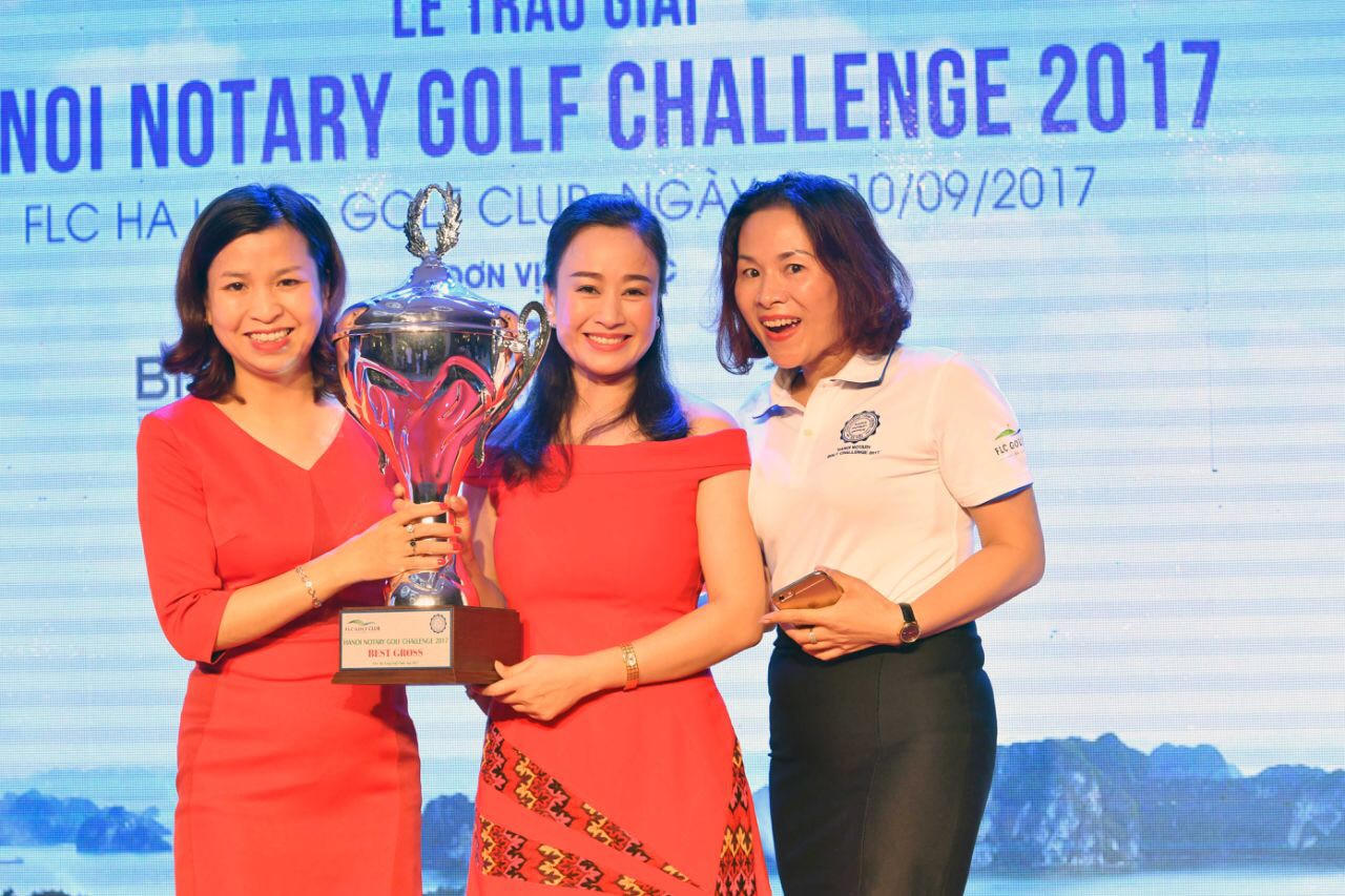 Nữ gôn thủ vô địch giải HANOI NOTARY GOLF CHALLENGE 2017