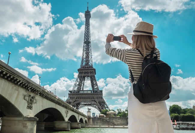 7-noi-dang-di-trong-hanh-trinh-70-quoc-gia-cua-co-gai-nguoi-anh