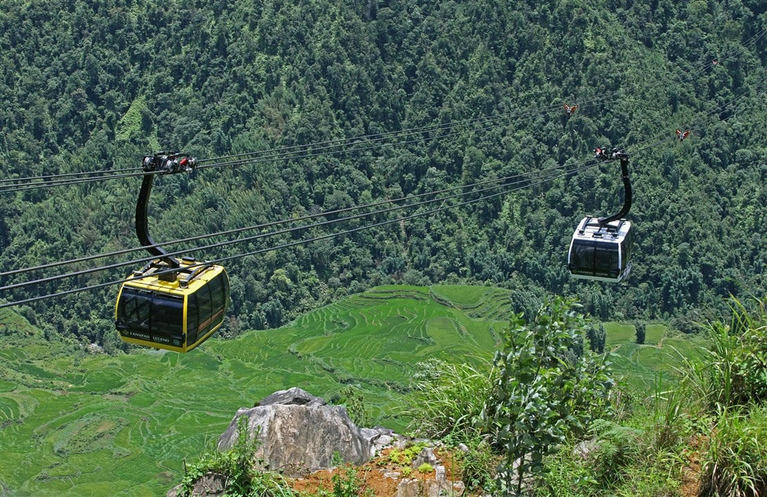 5 gia đình trúng các chuyến đi tới Mỹ, Úc, Pháp, Ai Cập, Singapore chương trình “Ngao du 5 châu 4 biển cùng Sun World”