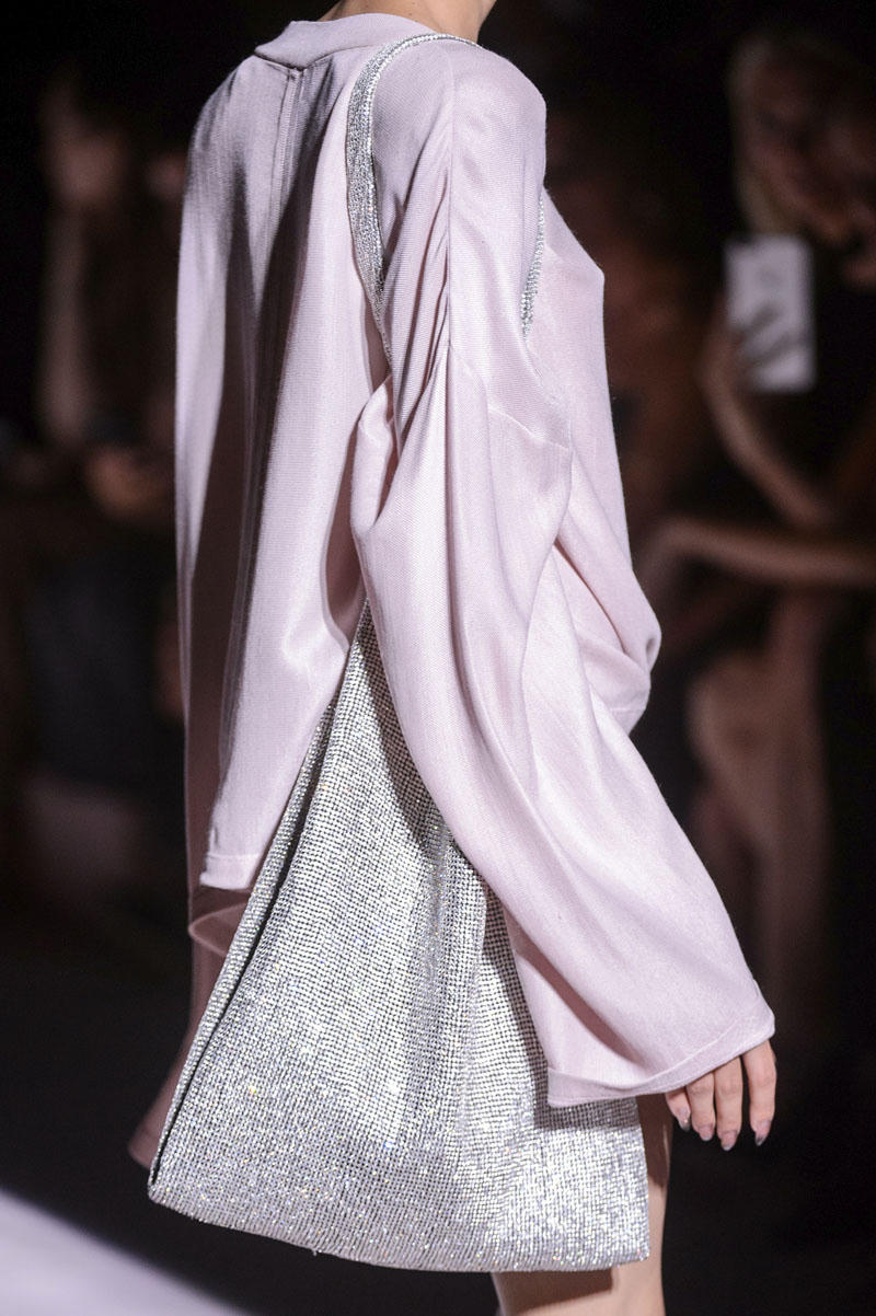 Túi xách tua rua “càn quét” sàn diễn New York Xuân 2018