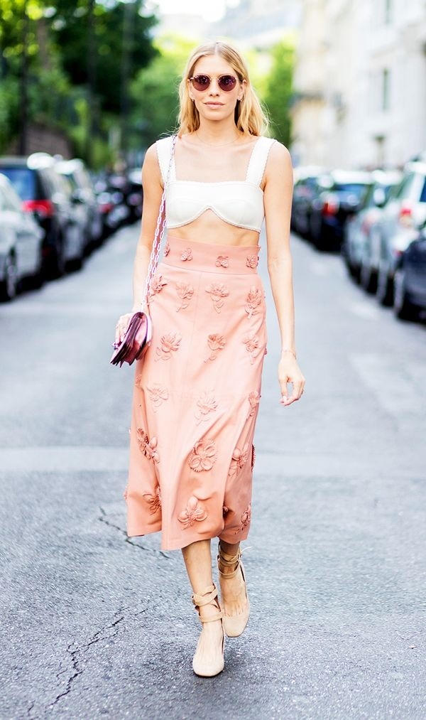 Phối chân váy da sành điệu đi làm đầu thu