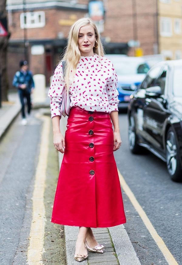 Phối chân váy da sành điệu đi làm đầu thu