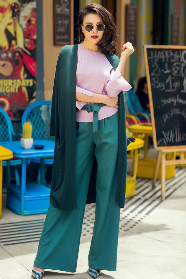 Trà Ngọc Hằng phối màu đa sắc với thời trang đường phố