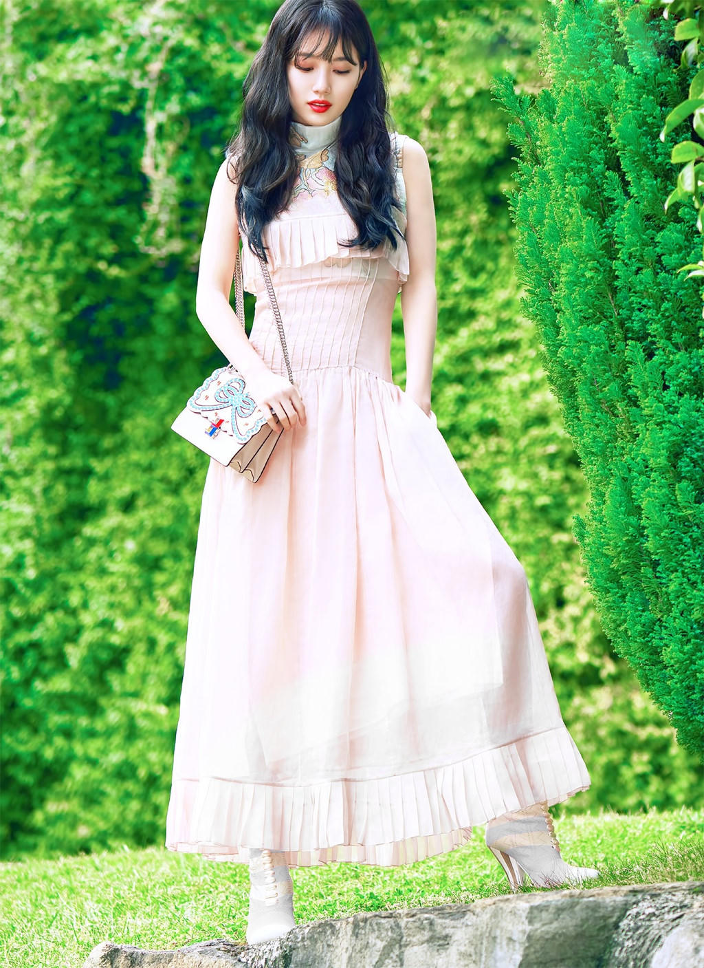 Yeu Lee Min Ho, 'tinh dau quoc dan' Suzy ngay cang quyen ru hinh anh 4