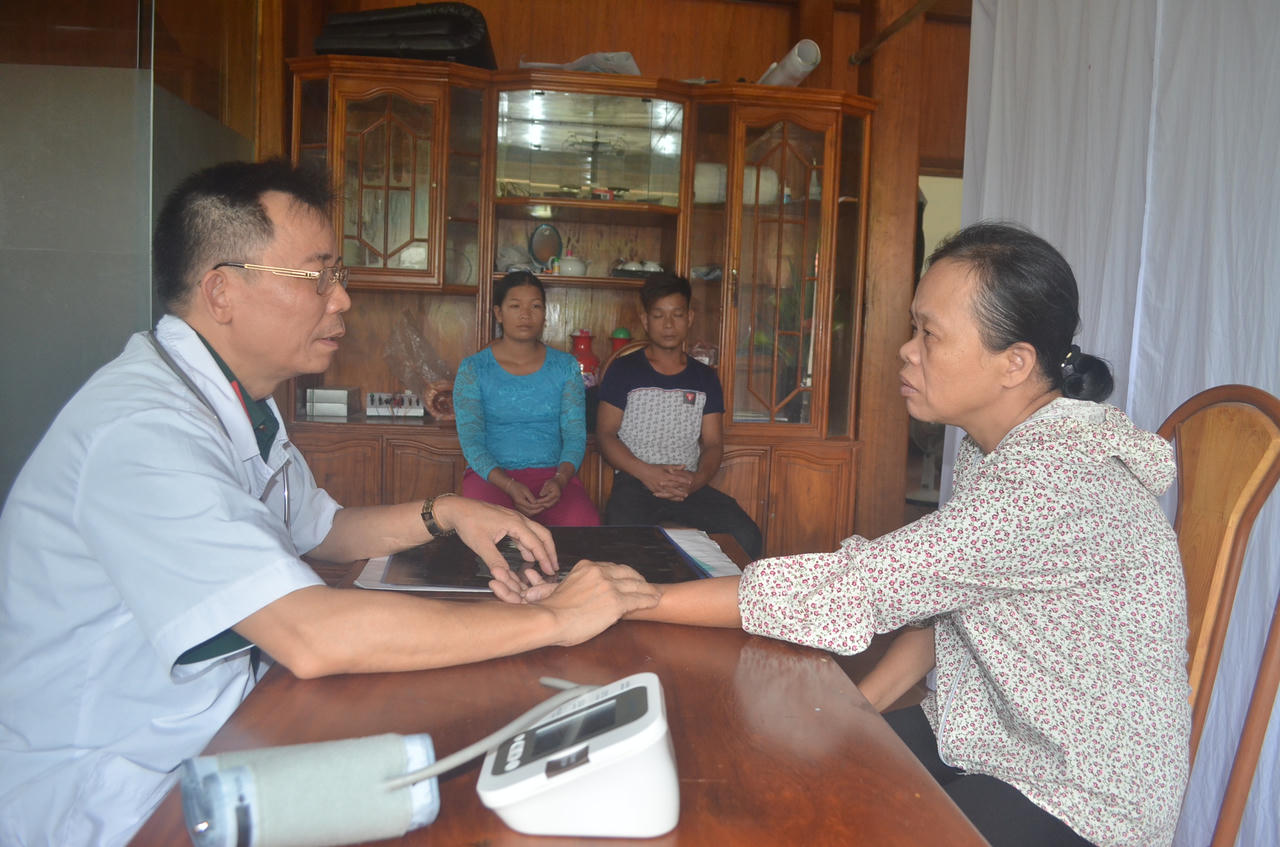 Người thầy thuốc mặc áo lính tìm được phương thuốc quý giúp bệnh nhân ung thư