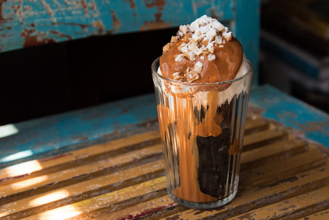 \'Sống ảo\' ở quán cà phê xanh nước biển Bangkok, Thái Lan