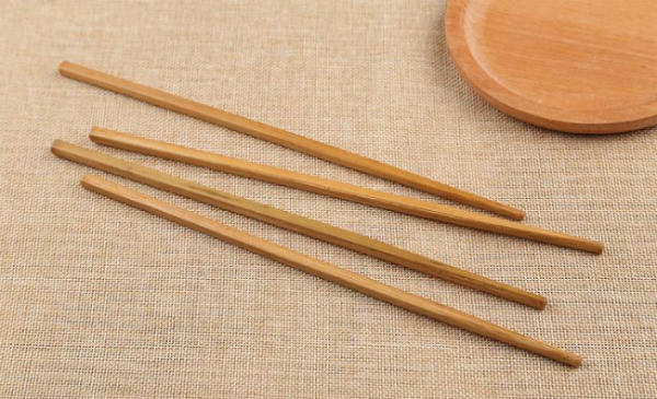 kieng-ky-khi-dung-dua-cua-nguoi-xua-ban-co-vo-tinh-pham-phai