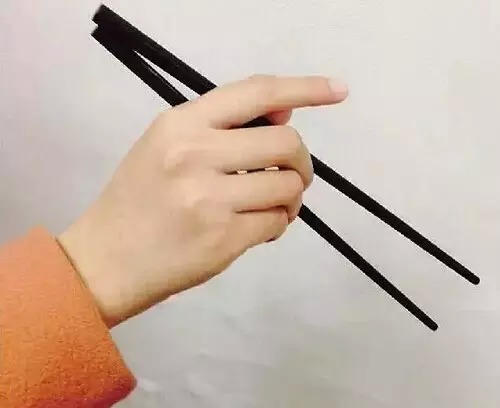 kieng-ky-khi-dung-dua-cua-nguoi-xua-ban-co-vo-tinh-pham-phai-5