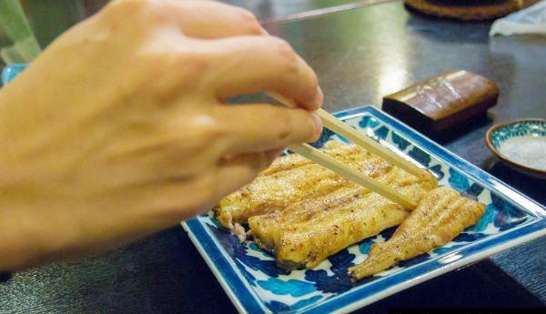 kieng-ky-khi-dung-dua-cua-nguoi-xua-ban-co-vo-tinh-pham-phai-9