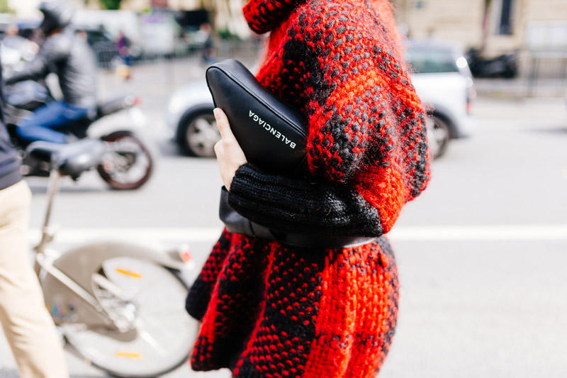 Street style Paris Xuân – Hè 2018: Sắc màu nồng ấm lên ngôi