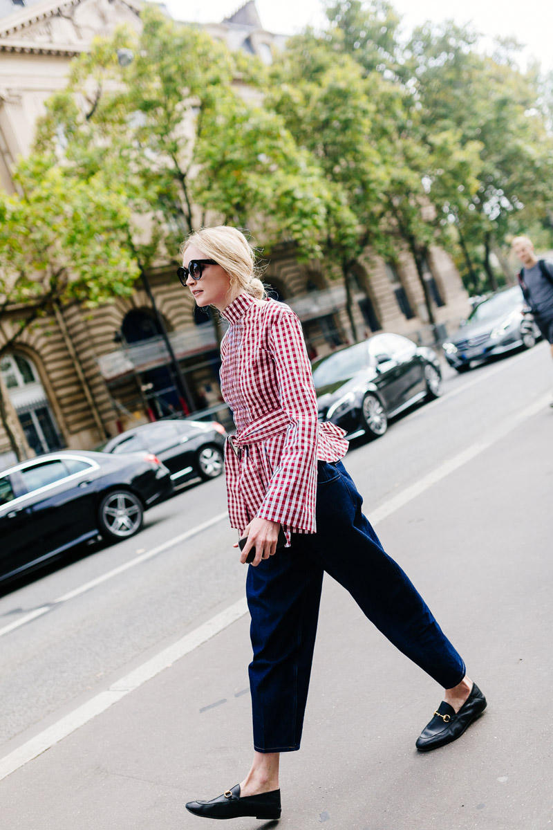 Street style Paris Xuân – Hè 2018: Sắc màu nồng ấm lên ngôi