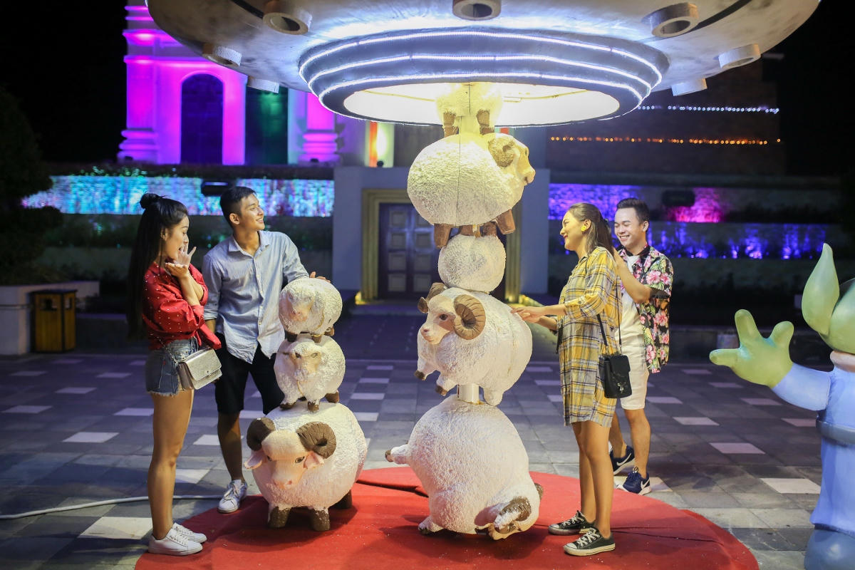 Check-in trung thu lớn nhất Đà thành ở Sun World Danang Wonders
