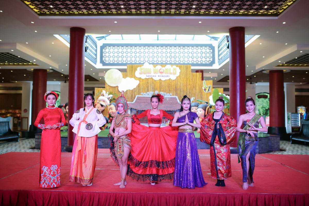 Check-in trung thu lớn nhất Đà thành ở Sun World Danang Wonders