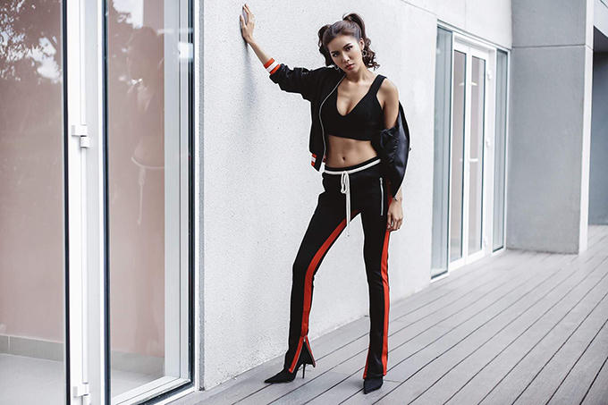 bi-quyet-dien-do-khoe-chan-thon-sexy-cua-my-nhan-viet-6