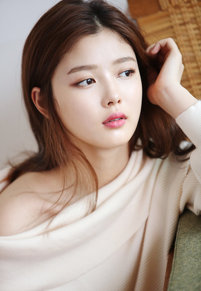 Gu thời trang của 'Nữ thần màn ảnh' Kim Yoo Jung