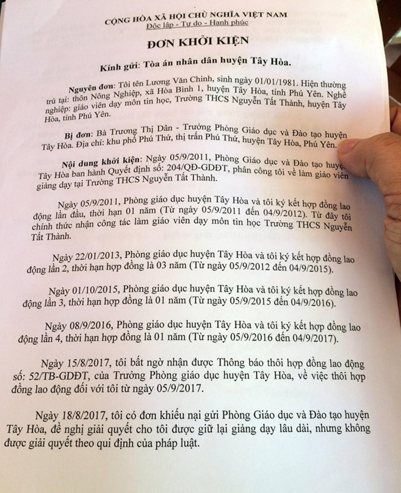 Bỗng dưng bị nghỉ việc, 12 giáo viên khởi kiện trưởng phòng giáo dục