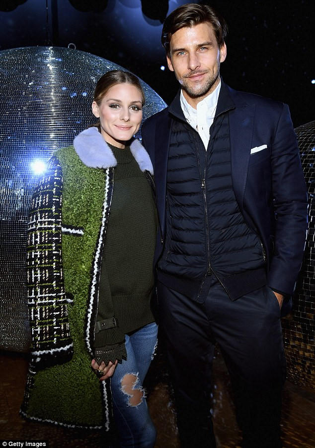 Dien ao khoac vai tweed dau mua an tuong nhu sao Hollywood hinh anh 2