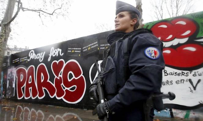 Pháp: Siết chặt an ninh bằng luật chống khủng bố mới