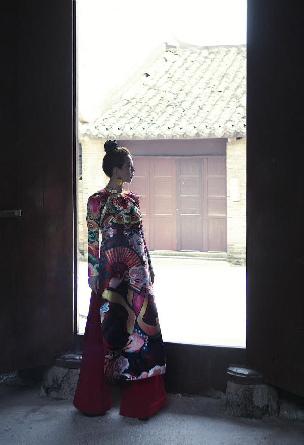 hoa-hau-thu-hoai-dien-ao-dai-khoe-dang-o-phuong-hoang-co-tran-5