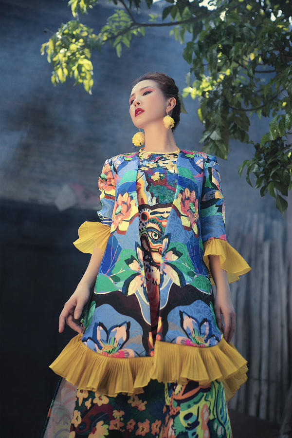 hoa-hau-thu-hoai-dien-ao-dai-khoe-dang-o-phuong-hoang-co-tran-2