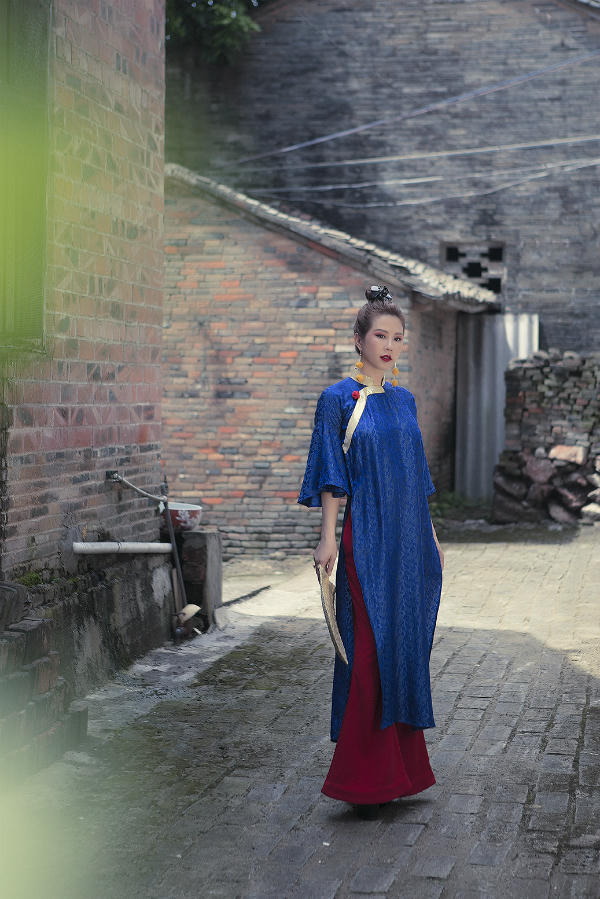 hoa-hau-thu-hoai-dien-ao-dai-khoe-dang-o-phuong-hoang-co-tran-6