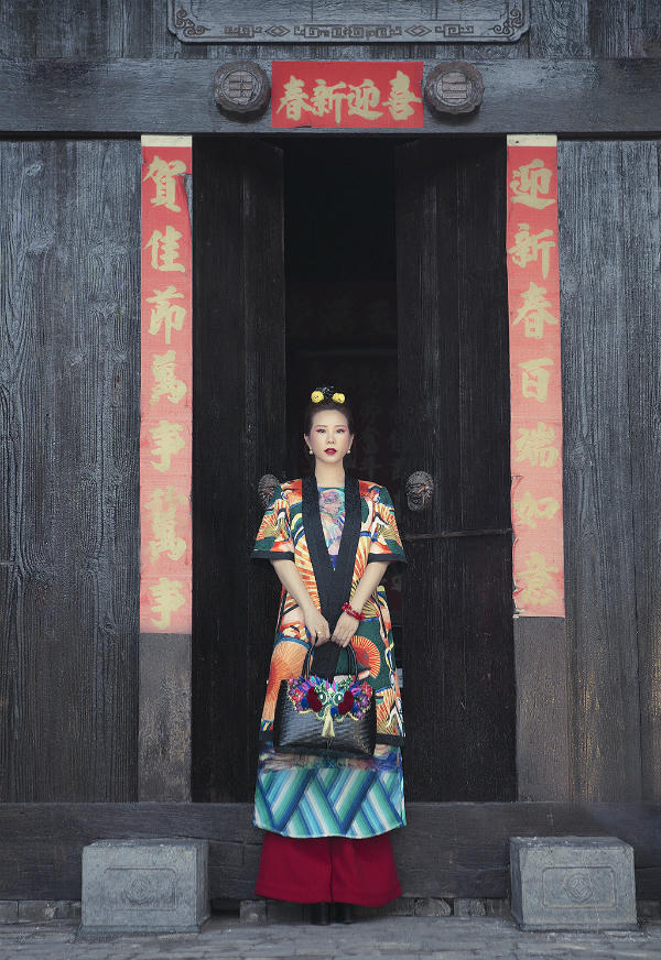 hoa-hau-thu-hoai-dien-ao-dai-khoe-dang-o-phuong-hoang-co-tran-1