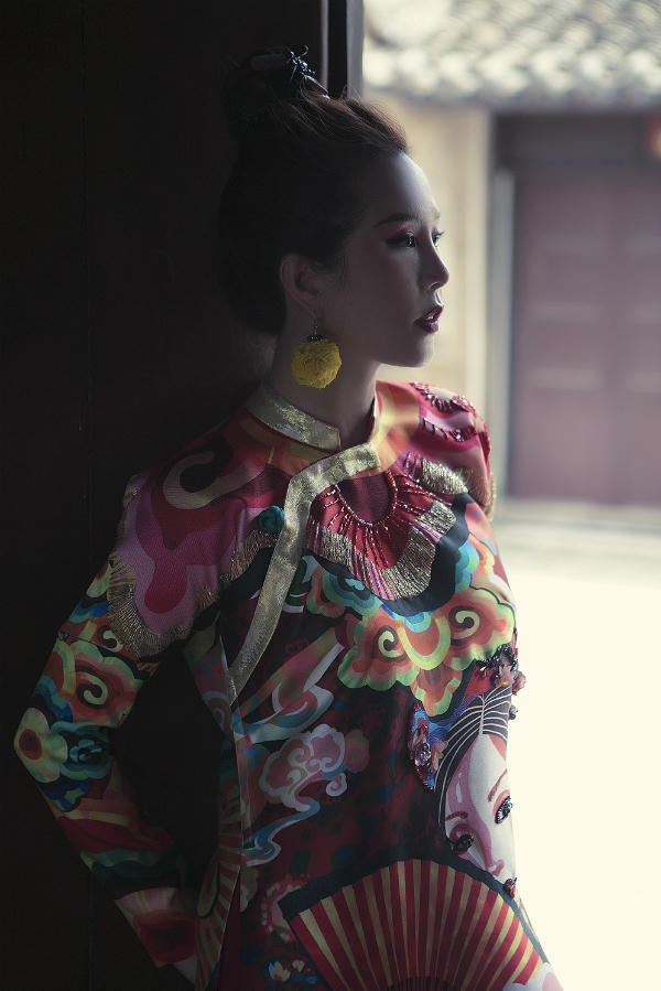 hoa-hau-thu-hoai-dien-ao-dai-khoe-dang-o-phuong-hoang-co-tran-4