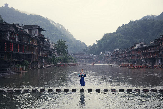 hoa-hau-thu-hoai-dien-ao-dai-khoe-dang-o-phuong-hoang-co-tran-8