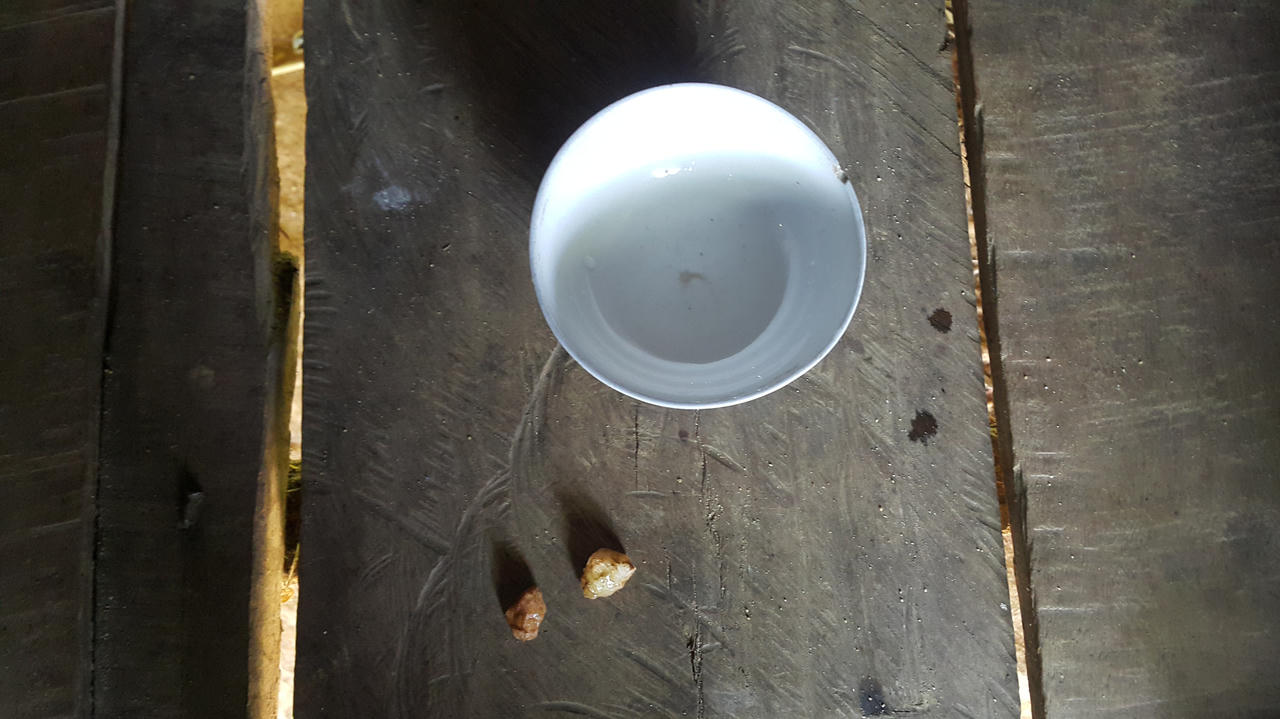 Thầy cúng dùng... miệng chữa bệnh để dâm ô với bệnh nhân