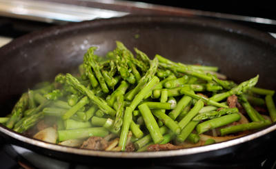 Kết quả hình ảnh cho thịt bò xào măng tây