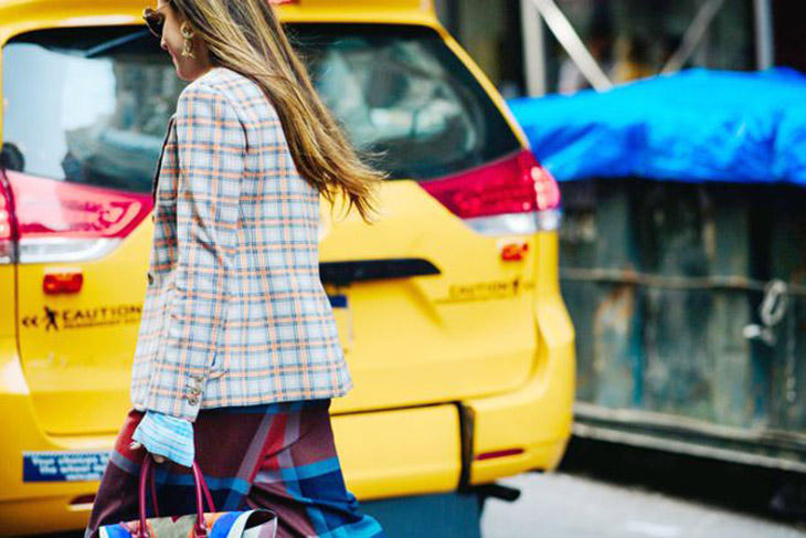 9 cách phối blazer kẻ ô đang khuynh đảo giới mộ điệu thời trang New York