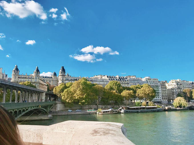 chuyen-di-chau-au-sang-chanh-nhung-dang-tien-cua-nang-nam-lun-sexy-2