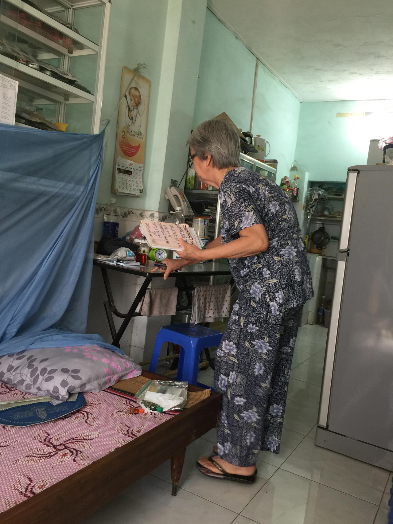 Người mẹ khóc đến mù mắt sau đêm bị đứa con “tâm thần” đánh