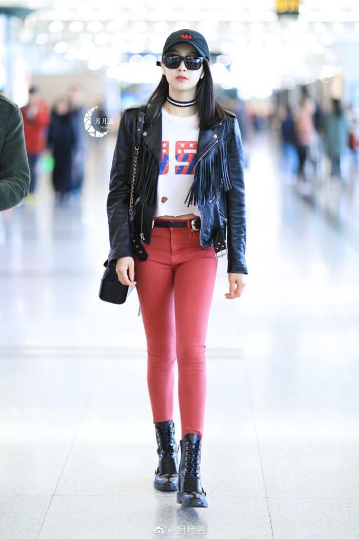 Dan sao Hoa ngu dang lang xe mau ao khoac nao? hinh anh 4