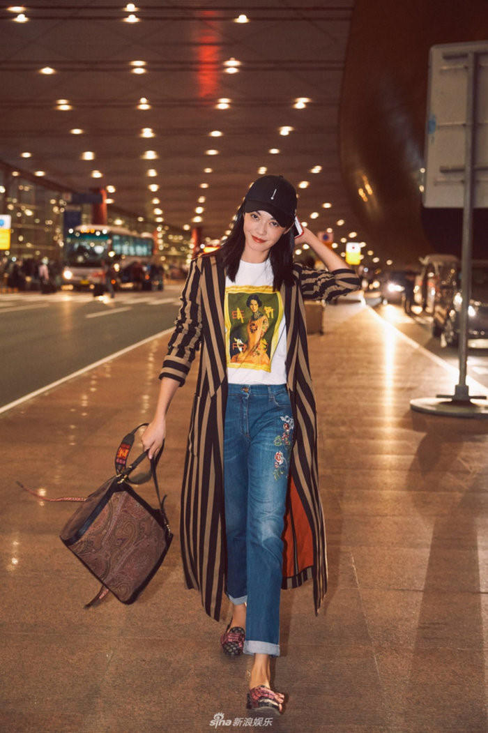 Dan sao Hoa ngu dang lang xe mau ao khoac nao? hinh anh 9