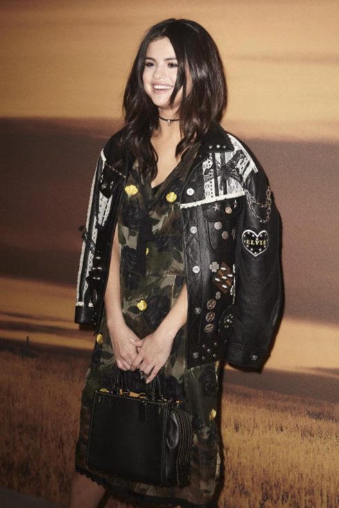 5 phong cách mùa thu ấn tượng của Selena Gomez
