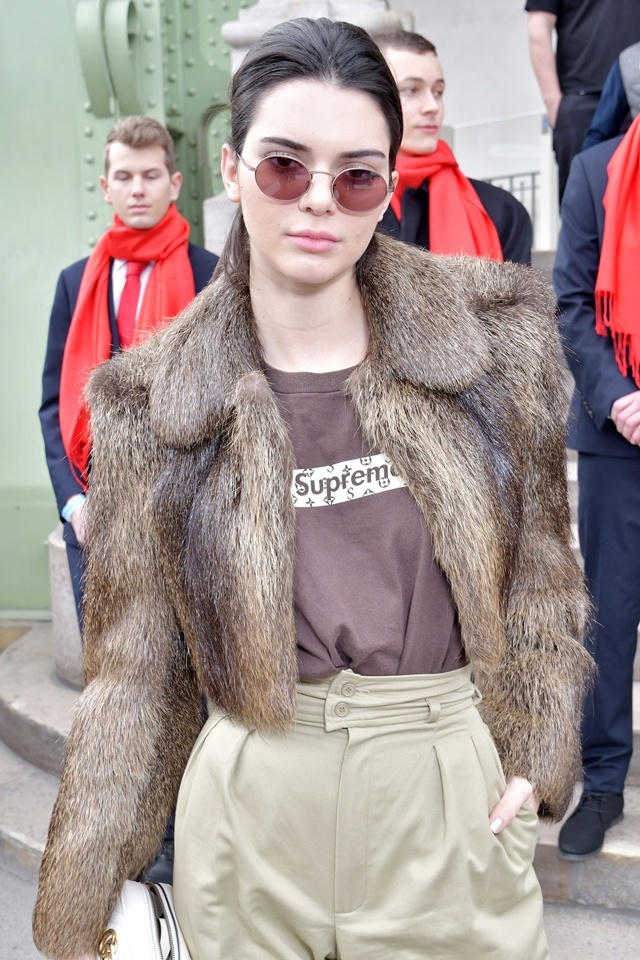 Sao thế giới đuổi theo cơn sốt thời trang Supreme