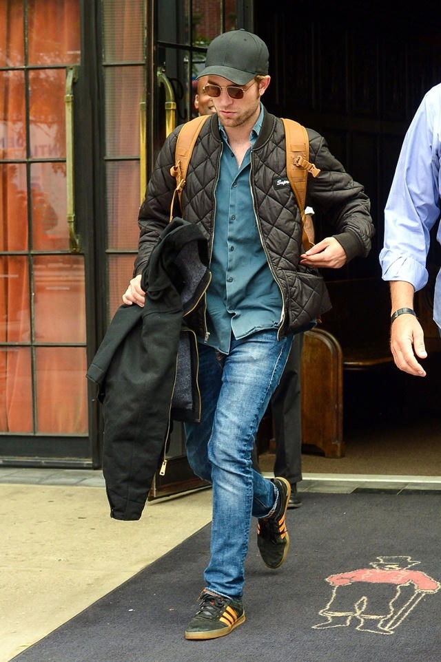 Sao thế giới đuổi theo cơn sốt thời trang Supreme