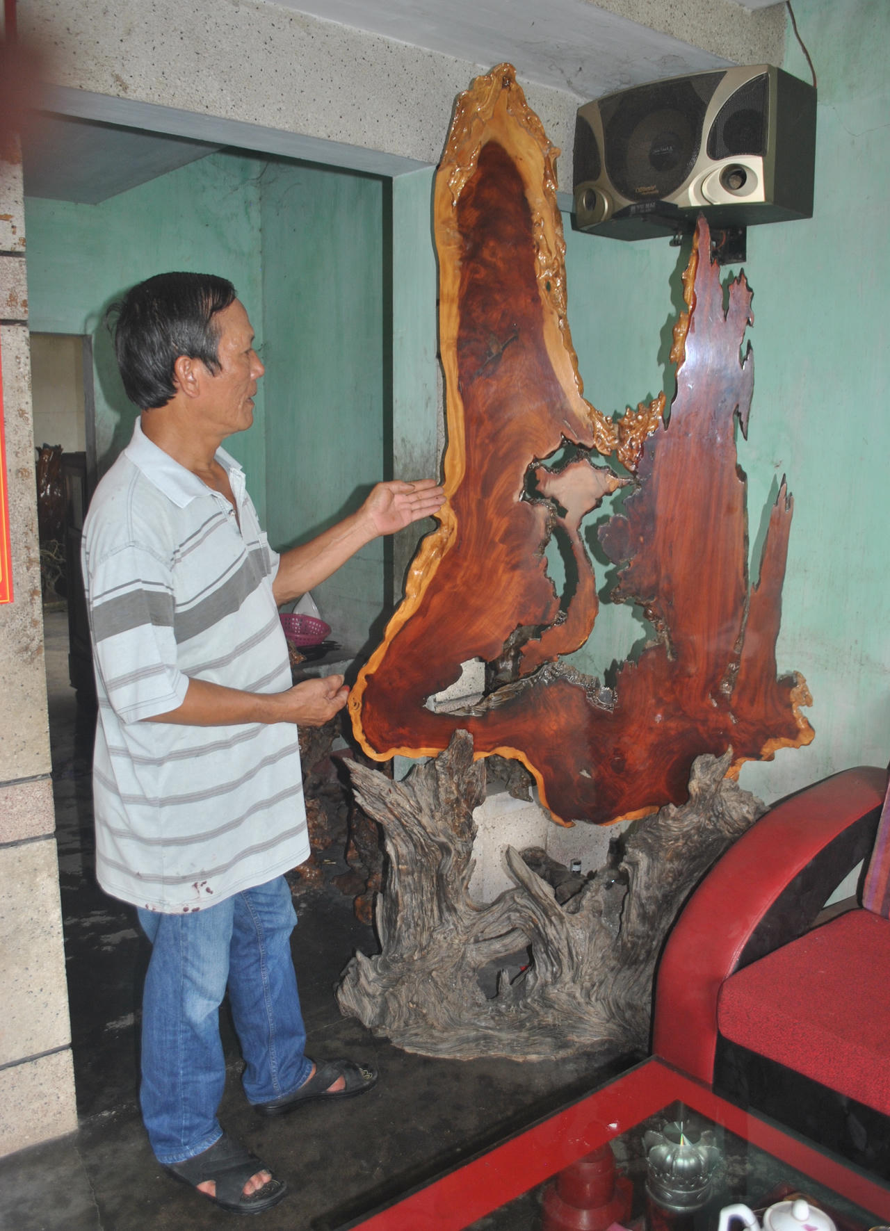 Người thổi hồn cho những khúc gỗ vô tri