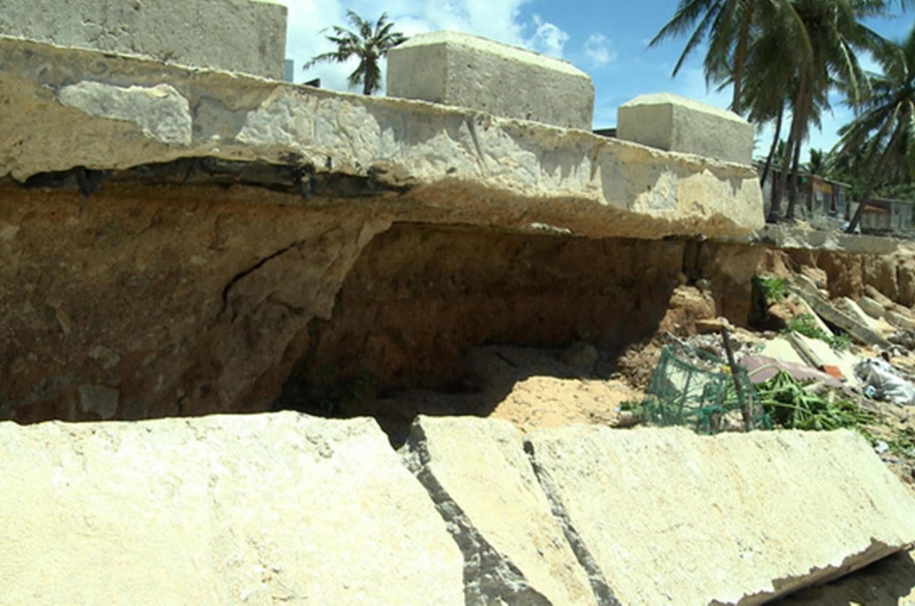 Quảng Ngãi: Kè chống sạt lở trị giá 15 tỷ đồng chưa nghiệm thu đã vỡ nát