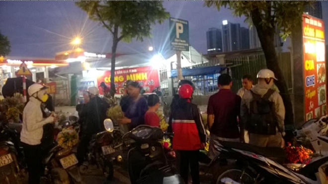 Ngày 20/10: Giá hoa trên thị trường Hà Nội tăng mạnh