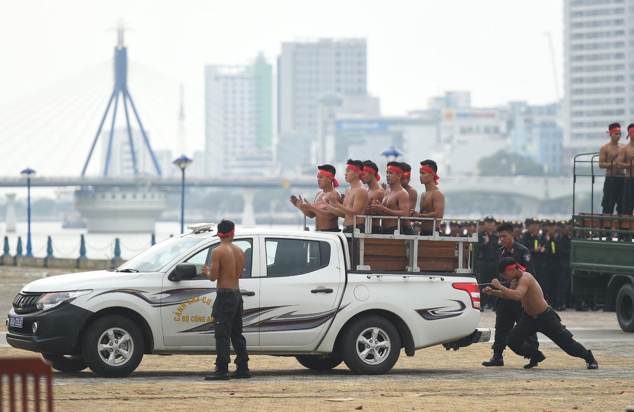 'Nín thở' ngắm lực lượng bảo vệ an ninh APEC 'trổ tài' trước Thủ tướng