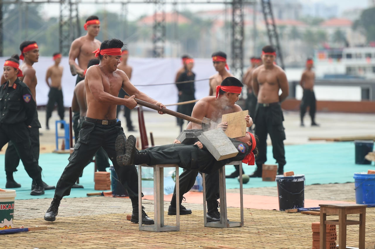 'Nín thở' ngắm lực lượng bảo vệ an ninh APEC 'trổ tài' trước Thủ tướng