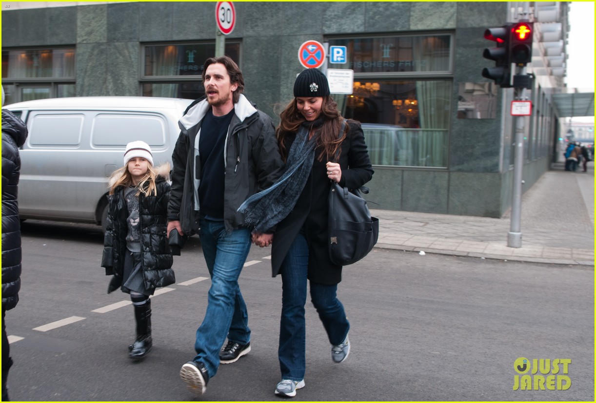 13 sao Hollywood kiếm tiền như nước, tiêu tiền nhỏ giọt