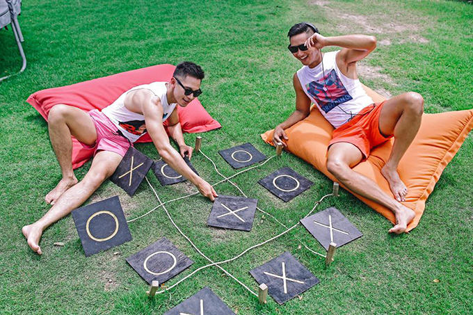 phong-cach-thoi-trang-dong-dieu-cua-ho-vinh-khoa-va-ban-trai-8