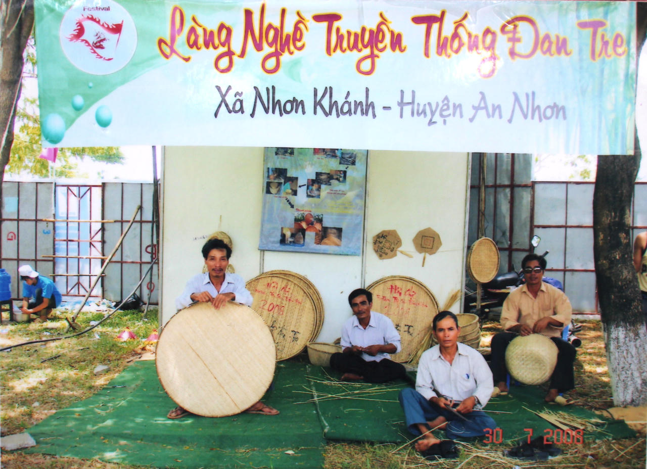 “Chết đói” với nghề truyền thống, nghệ nhân sống nhờ... phụ hồ