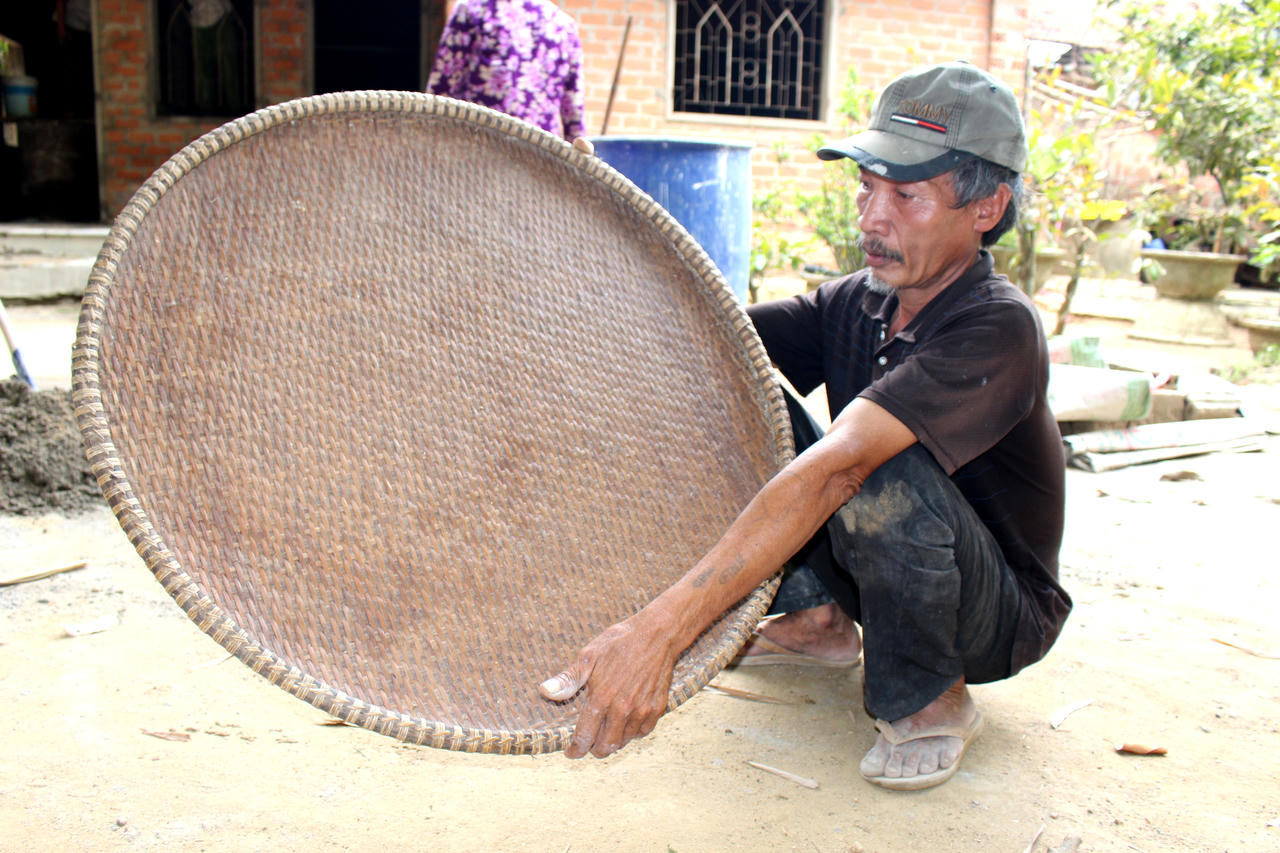 “Chết đói” với nghề truyền thống, nghệ nhân sống nhờ... phụ hồ